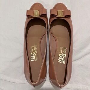 Salvatore Ferragamo Vara Bow Flats – Blush Patent Leather Size 11B
